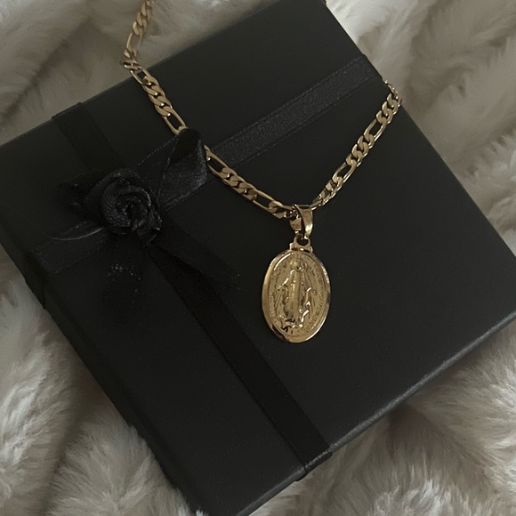 Women’s Goddess Portrait Pendant - Picture 5 of 8